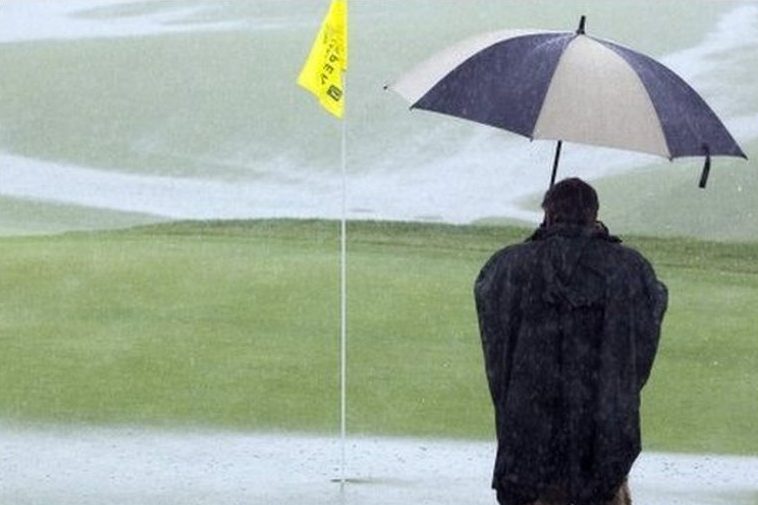 Golf bajo la lluvia